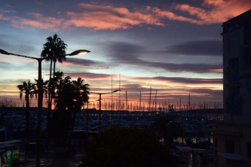 Cannes Apartment Sleeps 2 Air Con Wifi