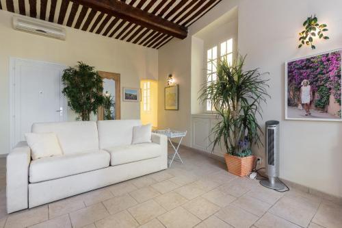 Cannes Apartment Sleeps 2 Air Con Wifi