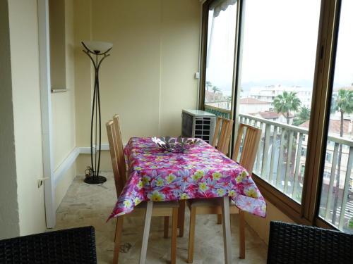 Cannes Apartment Sleeps 3 Air Con Wifi