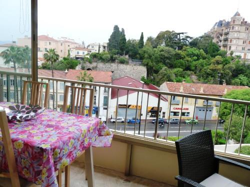 Cannes Apartment Sleeps 3 Air Con Wifi