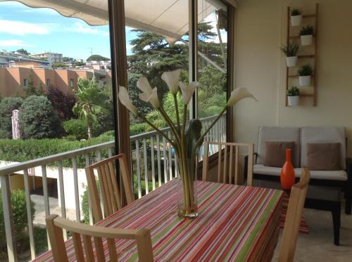 Cannes Apartment Sleeps 3 Air Con Wifi