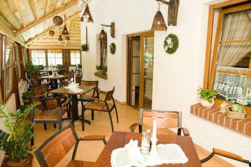 Hostal Dworek Nad Stawem