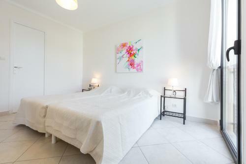 Cannes Apartment Sleeps 5 Air Con Wifi