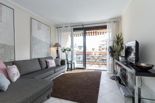 Cannes Apartment Sleeps 5 Air Con Wifi