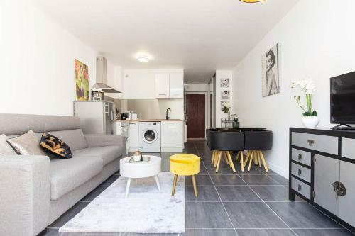 Gray D'albion Area: New Studio With Terrace!