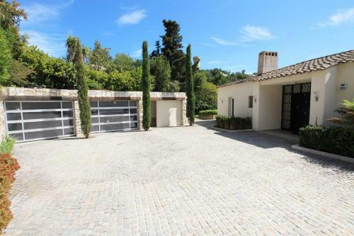 Luxury Villa In Cannes Hills