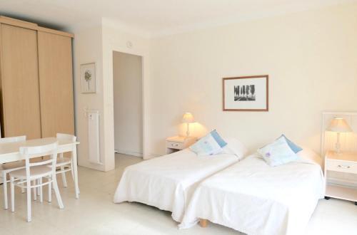 Cannes Apartment Sleeps 2
