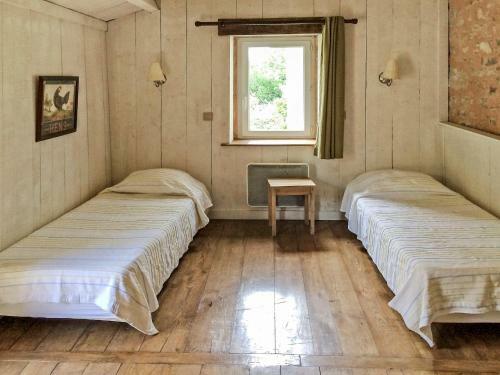 Holiday Home La Grange Et Le Cur�e - Crn102