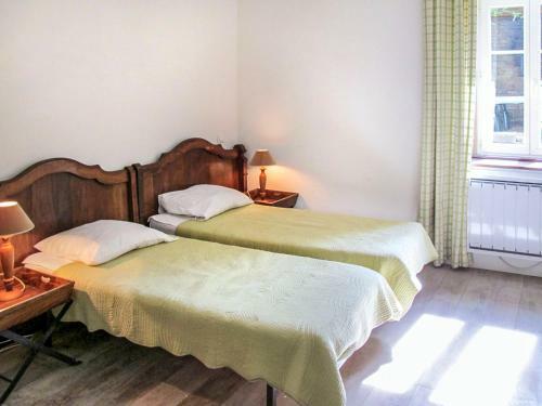 Holiday Home La Grange Et Le Cur�e - Crn102