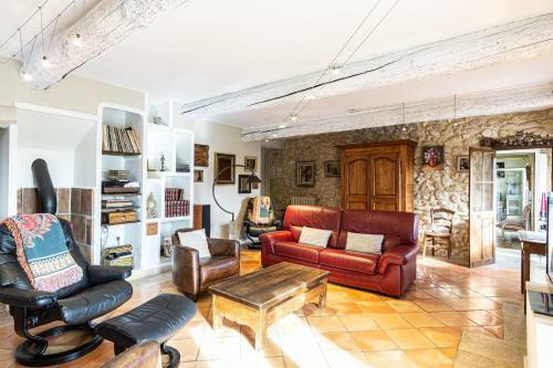 Stunning Property Between Alpilles And Luberon