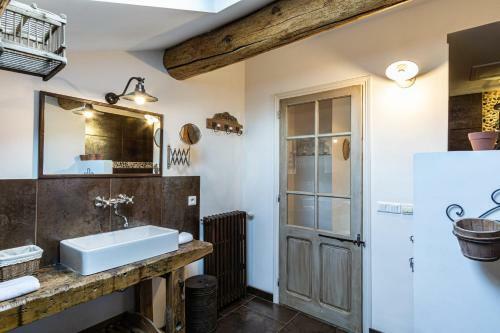 Stunning Property Between Alpilles And Luberon