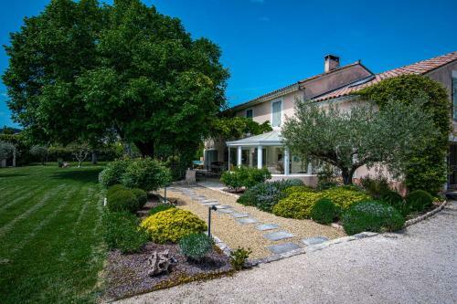 Stunning Property Between Alpilles And Luberon