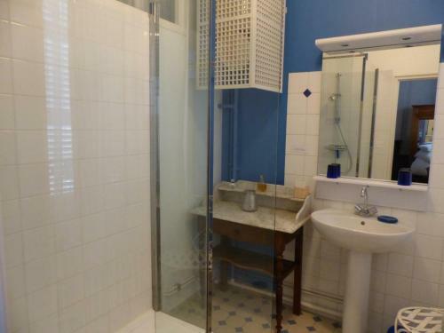 G�te C�rilly, 4 Pi�ces, 6 Personnes - Fr-1-489-98