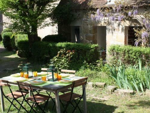 G�te C�rilly, 4 Pi�ces, 6 Personnes - Fr-1-489-98