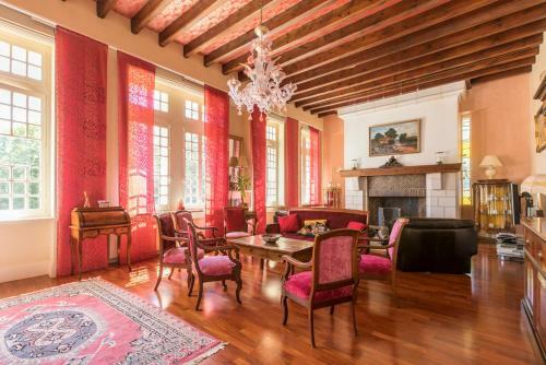Cernay Chateau Sleeps 12 Pool
