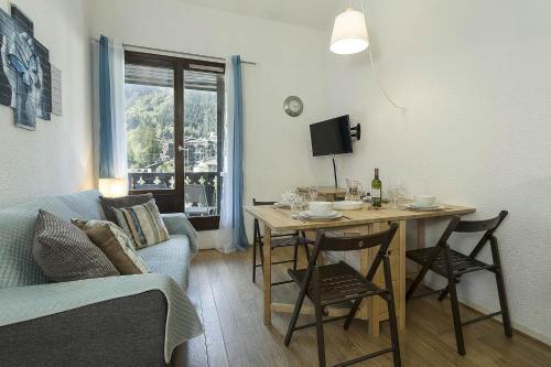 Apartment Forclaz 4b - Central Chamonix - Sleeps 4