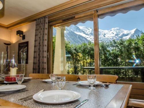 Decorated Apartment In Chamonix France With Balcony