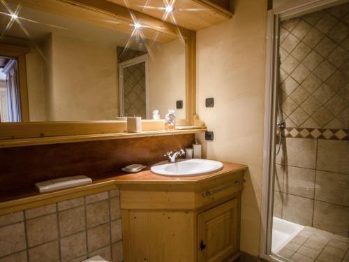 Decorated Apartment In Chamonix France With Balcony