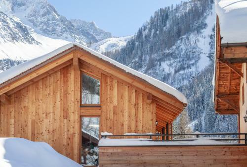 Yeti Lodge Chalets & Apartments