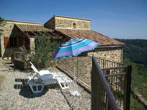 Stunning Holiday Home In Chassiers With Swimming Pool