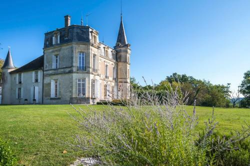 Clairac Chateau Sleeps 15 With Pool And Wifi