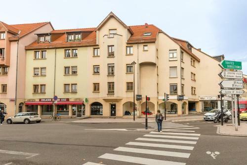 The Elegance - Renovated Apartment With Parking