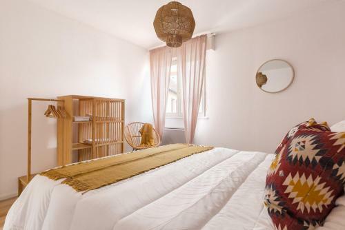 The Elegance - Renovated Apartment With Parking