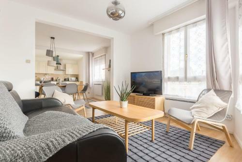 The Elegance - Renovated Apartment With Parking