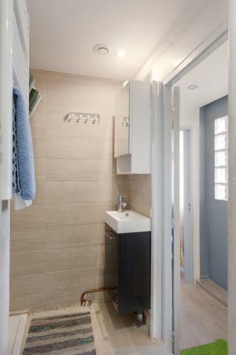 Paris Access With Creteil Apartment