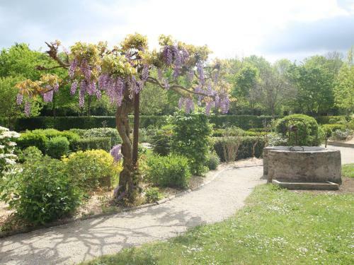 G�te Cugand, 5 Pi�ces, 8 Personnes - Fr-1-426-93