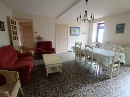 G�te Cugand, 5 Pi�ces, 8 Personnes - Fr-1-426-93