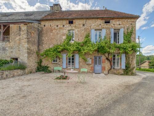 Alluring Holiday Home In D�gagnac With Jacuzzi