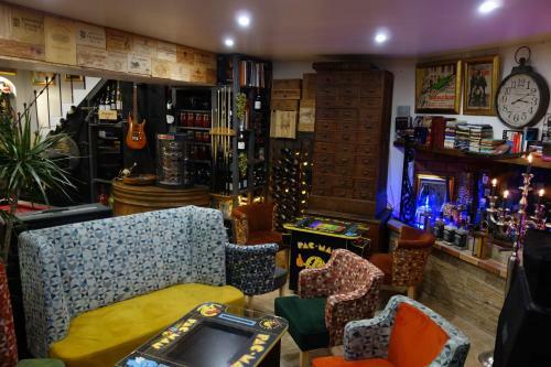 Bed & Breakfast Hostelry Music Repetition