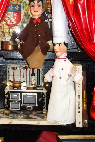 Bed & Breakfast Hostelry Music Repetition