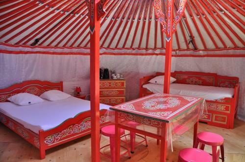 Camping Aux Portes Des Mille Sources
