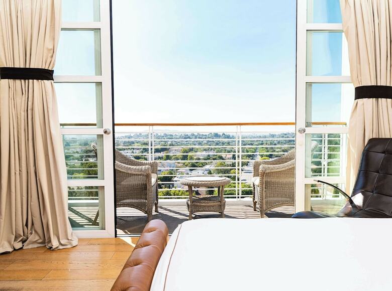 Mr. C Hotel At Beverly Hills