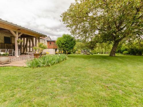 G�te Estissac, 3 Pi�ces, 4 Personnes - Fr-1-543-82