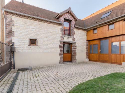 G�te Estissac, 3 Pi�ces, 4 Personnes - Fr-1-543-82