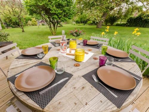 G�te Estissac, 3 Pi�ces, 4 Personnes - Fr-1-543-82