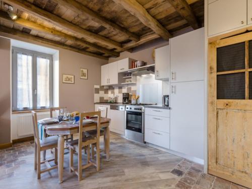 G�te Estissac, 3 Pi�ces, 4 Personnes - Fr-1-543-82