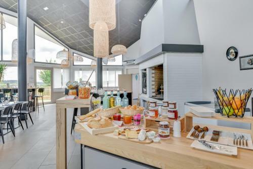 Brit Hotel Au Pays de Vitr�