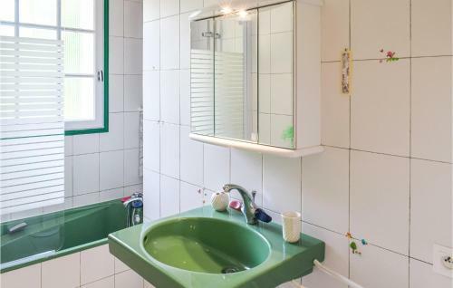 Two-bedroom Holiday Home In Eymet