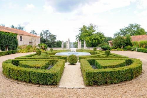 Filouane Chateau Sleeps 16 Pool Wifi