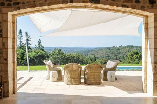 Filouane Chateau Sleeps 16 Pool Wifi