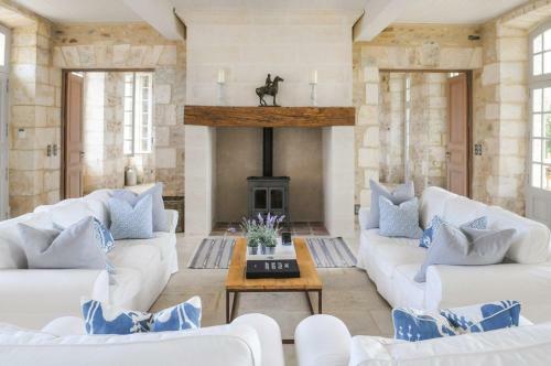 Filouane Chateau Sleeps 16 Pool Wifi