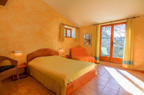 La Farigoule Charming Stone House With Shared Pool In Provence