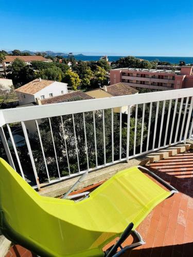 Apartamento Bright Studio With Balcony 400m From The Beach