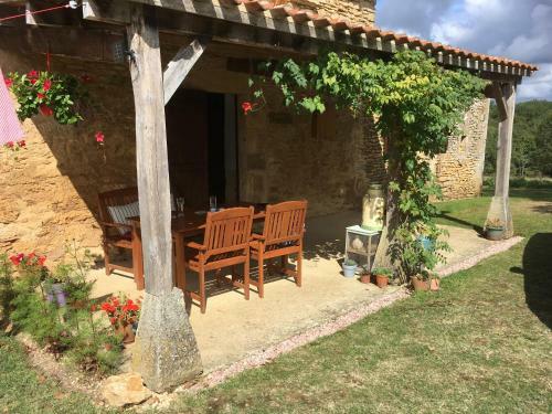 Remarkable 3-bed House In Gavaudun