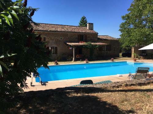 Remarkable 3-bed House In Gavaudun