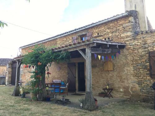 Remarkable 3-bed House In Gavaudun